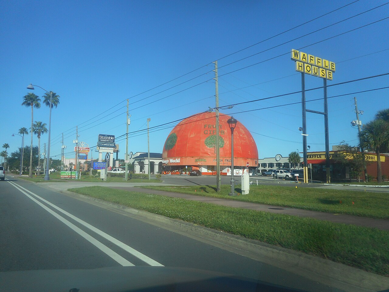 Orange World junto a la carretera US-192 en Kissimmee